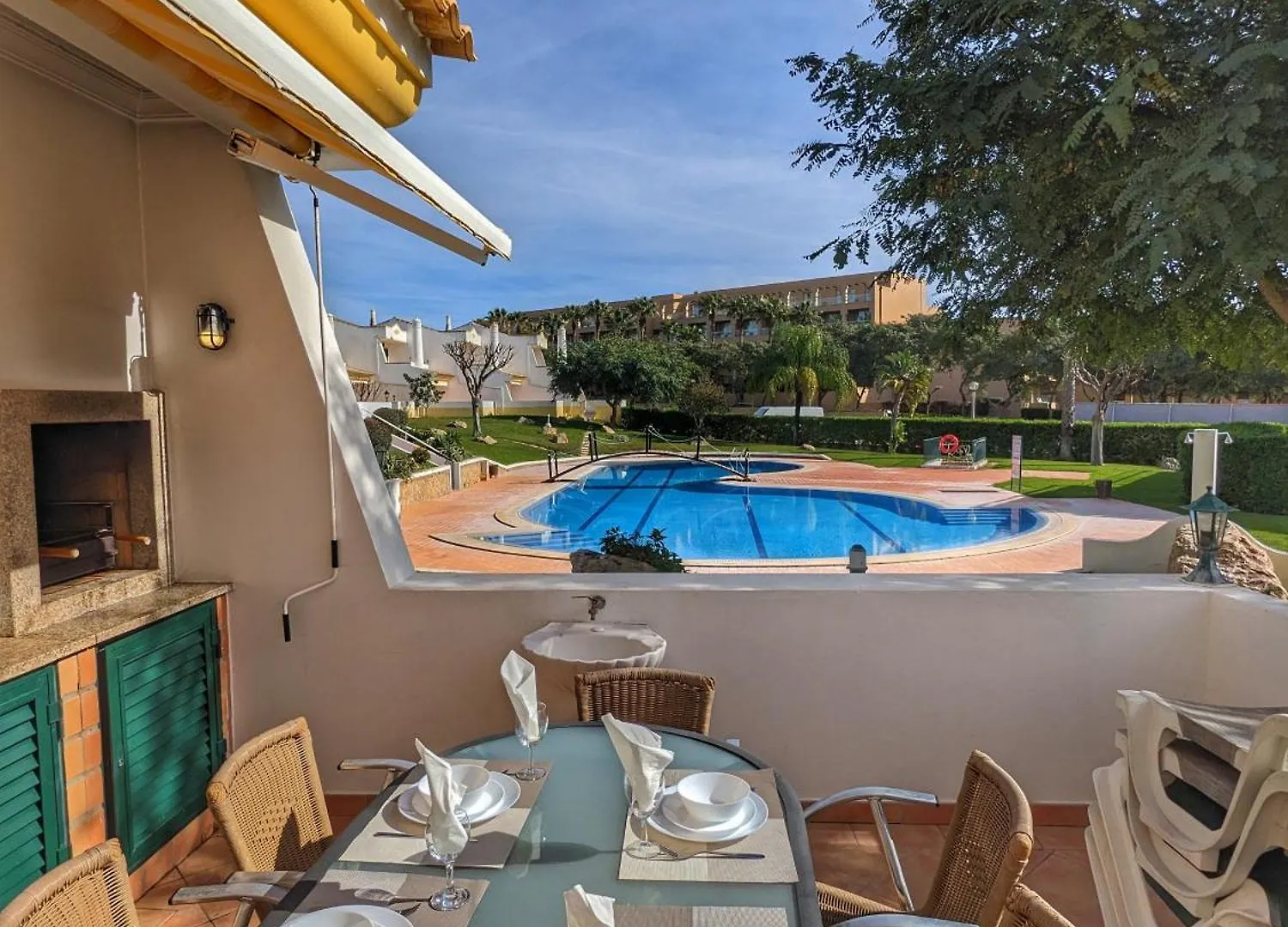 Townhouse 700M From Sao Rafael Beach Albufeira Villa